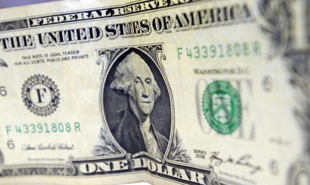Dólar cai 1,02% e fecha a R$ 5,1279