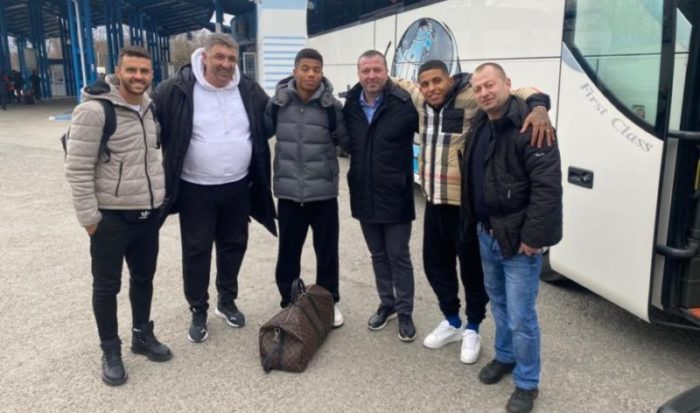 Jogadores brasileiros do Shakhtar Donetsk e do Dínamo de Kiev deixaram a Ucrânia com ajuda do Itamaraty, da Uefa e da Federação Ucraniana de Futebol