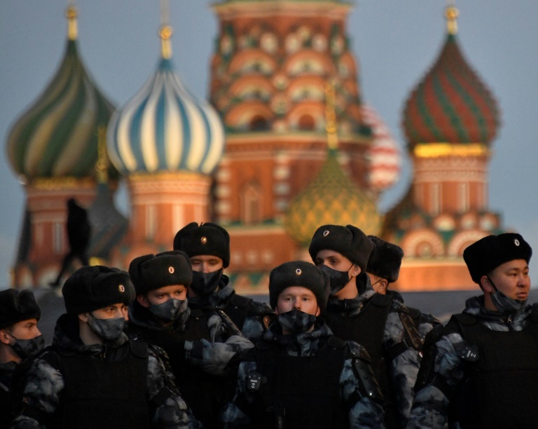 Polícia bloqueia acesso à Praça Vermelha de Moscou antes de protesto contra a invasão à Ucrânia