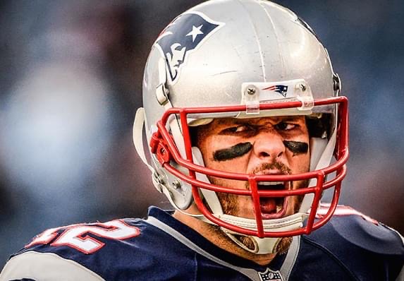 Tom Brady confirma aposentadoria da NFL