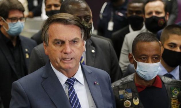 Bolsonaro oficializa novo piso de professores