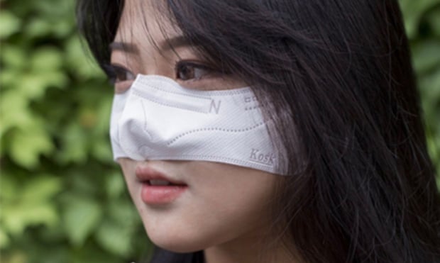 Estas máscaras são projetadas para serem usadas sobre uma máscara regular, que cobre nariz e boca, e que pode ser removida durante as refeições