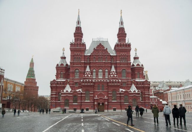 Rússia tenta frear a desvalorização do rublo com a guerra contra a Ucrânia