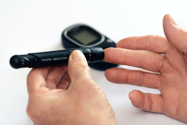 Diabetes pode afetar mãos, pés, olhos e ouvido
