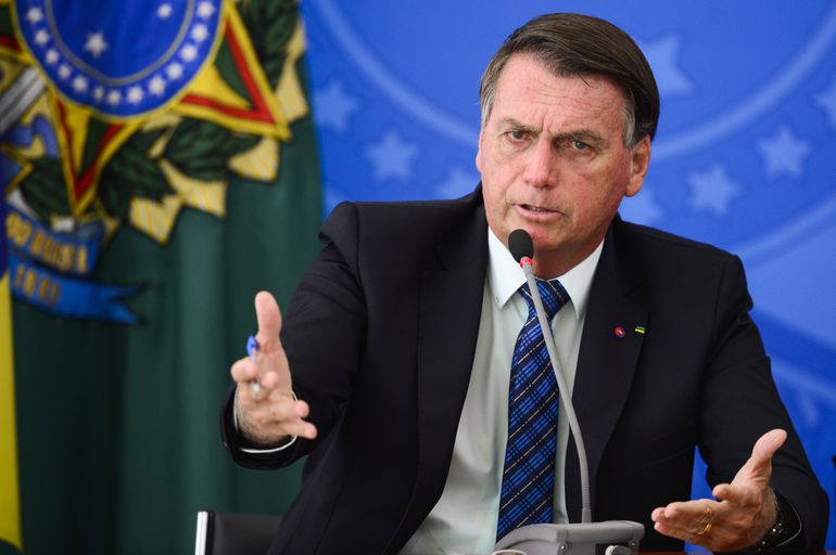 Bolsonaro volta a criticar STF