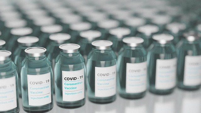 Segundo a pesquisa, cerca de seis meses após a vacinação completa, se verificou uma diminuição em oito vezes os anticorpos induzidos pela vacinação covid-19