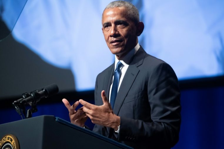 O ex-presidente americano Barack Obama apresenta sintomas leves da covid-19