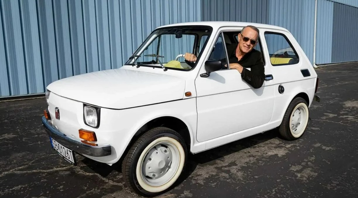 O modelo é um Polski Fiat 126p produzido entre 1973 e 2000
