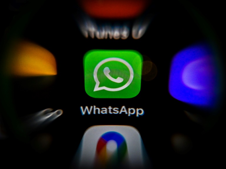 Logotipo do Whatsapp em tela de smartphone