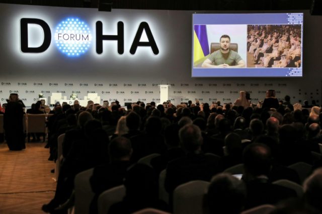 Presidente da Ucrânia, Volodymyr Zelensky, dirige-se ao Fórum de Doaha por videoconferência, em 26 mar. 2022 - AFP