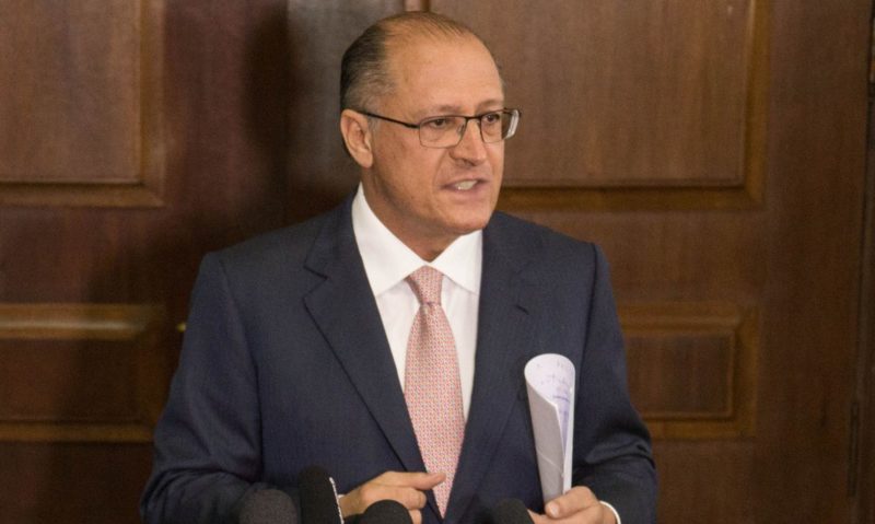 Ex-governador nega que tenha recebido valores irregulares e lamenta as acusações