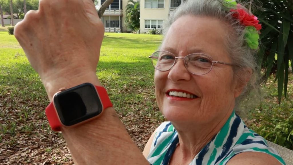 Foi pelo fato de o smartwatch da Apple ter chamado a ajuda que a mulher foi para o hospital e lá descobriu algo mais grave do que as mazelas da queda.