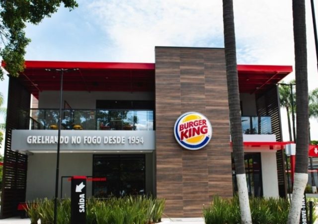 Clientes que apresentarem seus títulos de eleitor nas lojas do Burger King ganham desconto em alguns produtos