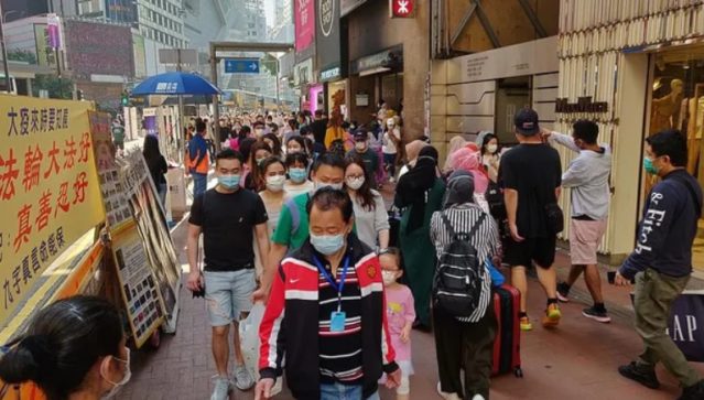 Na segunda-feira, a chefe do Executivo de Hong Kong, Carrie Lam, anunciou uma flexibilização das restrições a partir de 1 de abril