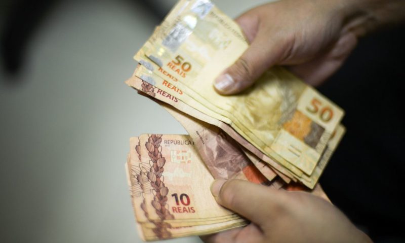 Os brasileiros com dinheiro esquecido nos bancos poderão resgatar os valores em um site montado pelo Banco Central