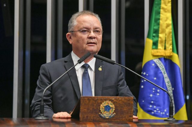 Senador Zequinha Marinho ligado a grileiros no Pará articula encontro de garimpeiros com ministros