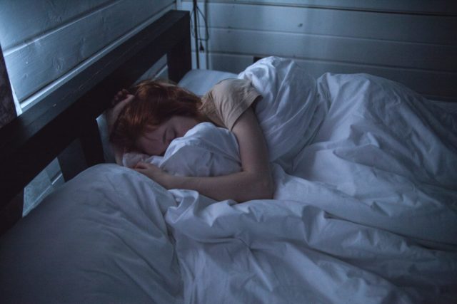 Estudos mostram que a maioria de nós está praticando maus hábitos de sono sem saber – o que pode levar a sérias conseqüências para a saúde.