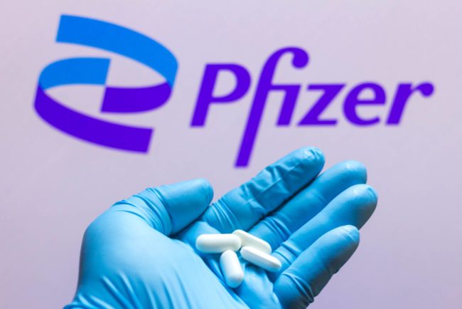 Na Anvisa, o pedido de uso emergencial foi apresentado pela Pfizer no dia 15 de fevereiro