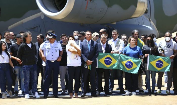 Cerimônia de recepção aos brasileiros e estrangeiros provenientes da Ucrânia, na Base Aérea de Brasília.