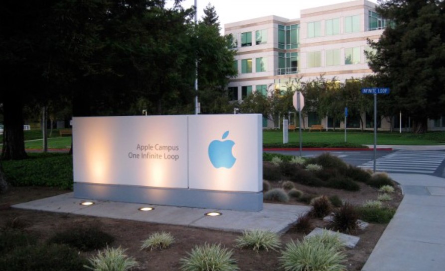 CEO da Appleordenou que os funcionários voltem ao escritório pelo menos um dia por semana, em maio passarão a ser três dias por semana. 