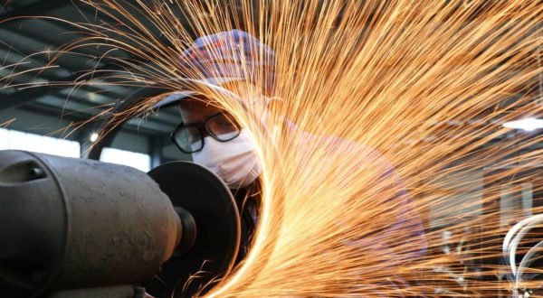 Índice de atividade industrial dos EUA saltou de -11,8 em março para 24,6 em abril