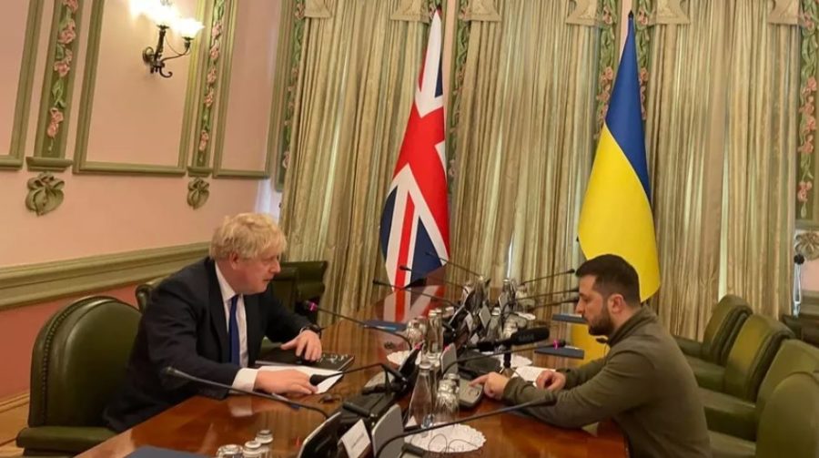 O primeiro-ministro britânico, Boris Johnson, está em Kiev reunido com o presidente ucraniano, Volodymyr Zelenskiy