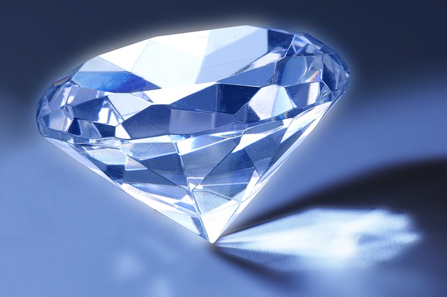 Em fevereiro o número de anéis com diamantes de laboratório aumentou 80% em comparação com o ano anterior, enquanto os anéis de diamante natural caiu 13%.