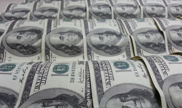Dólar está em queda desde a abertura dos negócios