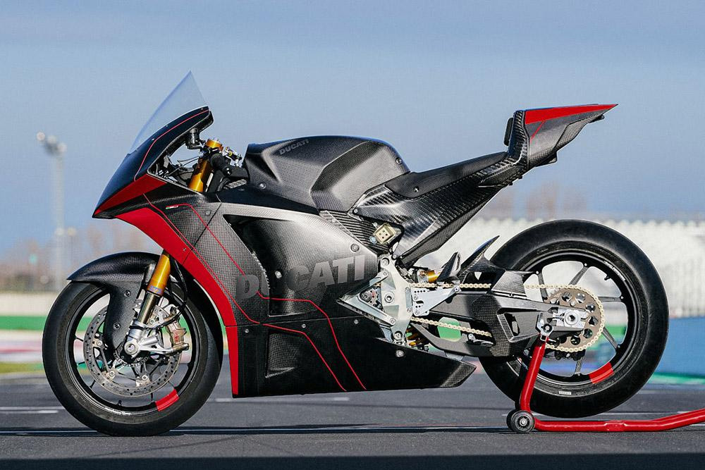 O modelo em questão será o oficial da Ducati na disputa do MotoE, em 2023, e ainda irá passar por mais testes e reajustes até a estreia.