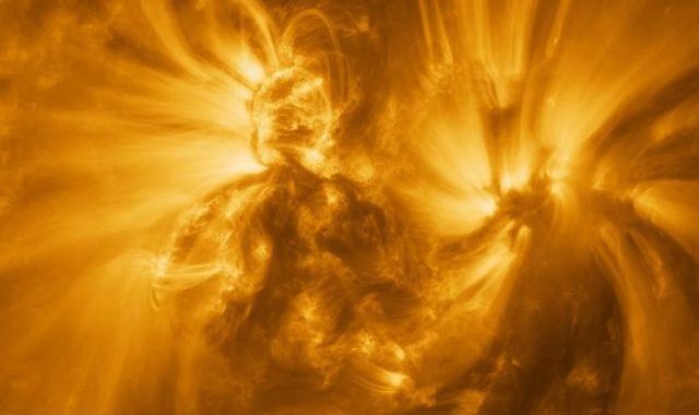 Especialistas explicam, no entanto, que, o “sobrenatural retrato” nos traços amarelos e dourados da foto do Sol está apenas a ação de gás, plasma