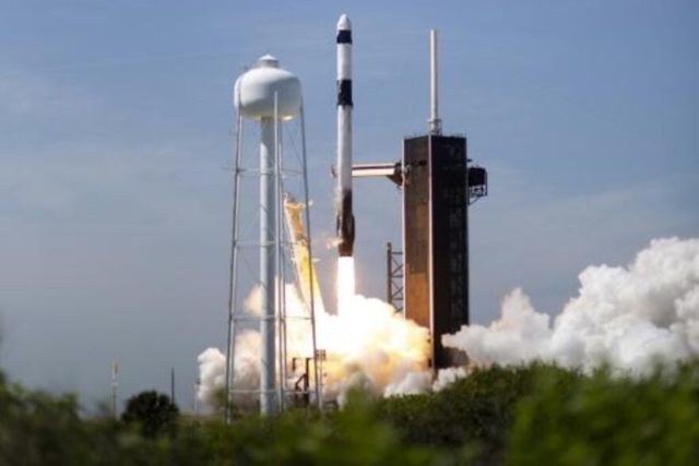 Foguete SpaceX Falcon com a cápsula Crew Dragon Endeavor decolou do Centro Espacial Kenedy para a primeira missão espacial totalmente privada, em 8 de abril de 2022