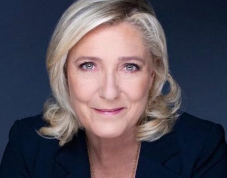 Marine Le Pen e pessoas próximas dela são acusadas de ter desviado cerca de 600 mil euros de dinheiro público europeu durante mandatos como eurodeputados