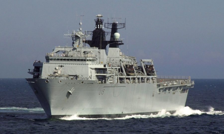 Marinha britânica possui dois navios de guerra modelo HMS Bulwark