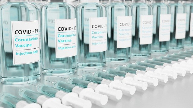 Pela lei, clínicas e empresas privadas já poderiam adquirir os imunizantes contra a Covid, mas tinham que doar toda a aquisição ao SUS