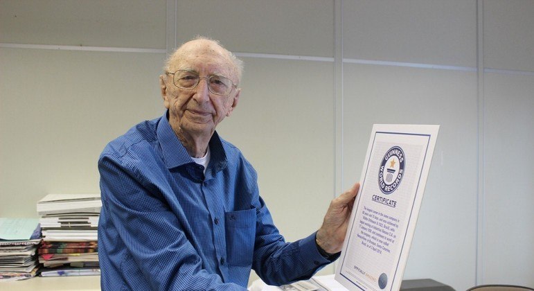 Aos 100 anos, Walter Orthmann é o funcionário mais antigo do mundo