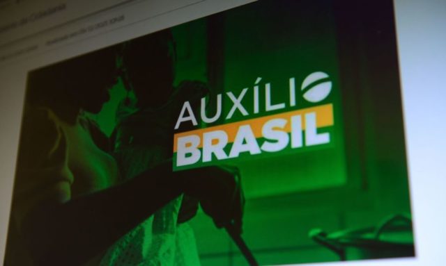 Auxílio Brasil é um dos benefícios atrelados ao CadÚnico