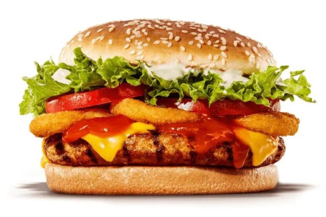 Procon proíbe Burger King de vender Whopper Costela por propaganda enganosa