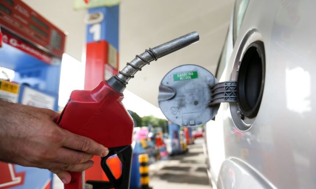 Defasagem do diesel chega a 25% e da gasolina a 19%, diz Abicom