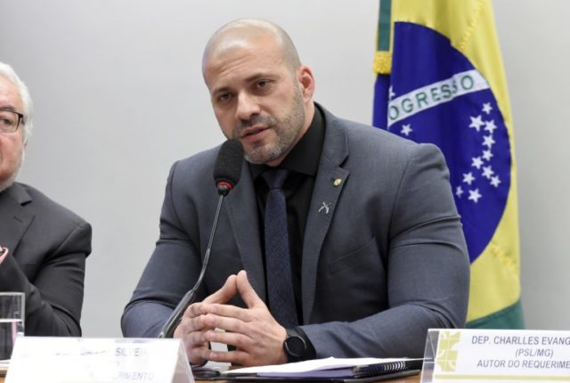O magistrado determinou o bloqueio de todos os bens móveis e imóveis de Daniel Silveira