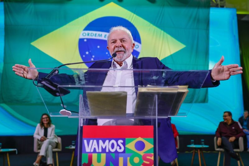 Ex-presidente Lula é líder nas pesquisas