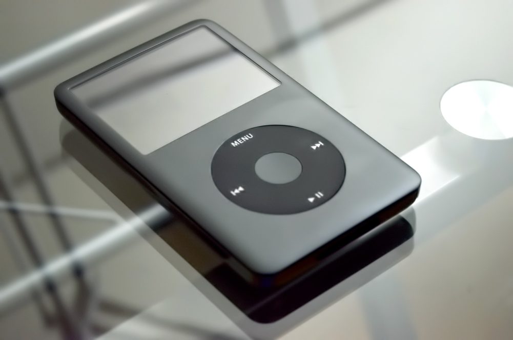 Primeiro iPod, que hoje é conhecido como Classic, foi lançado pela Apple em 2001