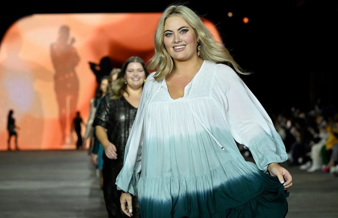 Australian Fashion Week vinha sendo criticadas pela falta de elenco inclusivo, então os organizadores convidaram marcas locais que desenham roupas maiores