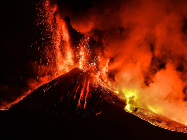 A última grande erupção ocorreu em 1992. Acredita-se que o vulcão tenha o maior registro de erupções do mundo, com a primeira erupção registrada em 425 aC.