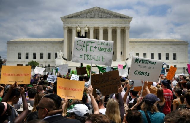 Vários estados dos EUA proíbem aborto após decisão da Suprema Corte