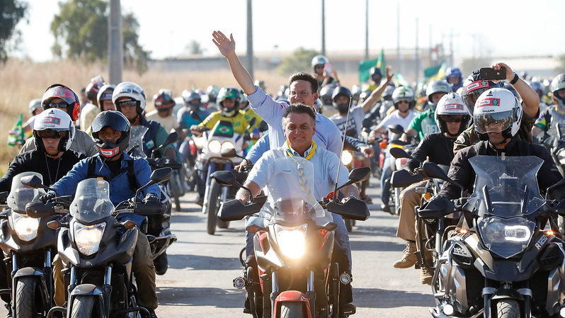 Enquanto não resolve o problema da inflação dos combustíveis, Bolsonaro segue promovendo motociatas pelo País