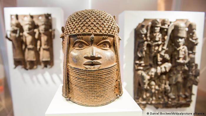 O governo alemão chegou a um acordo com o da Nigériapara a devolução de cerca de 1.130 esculturas e placas de metal