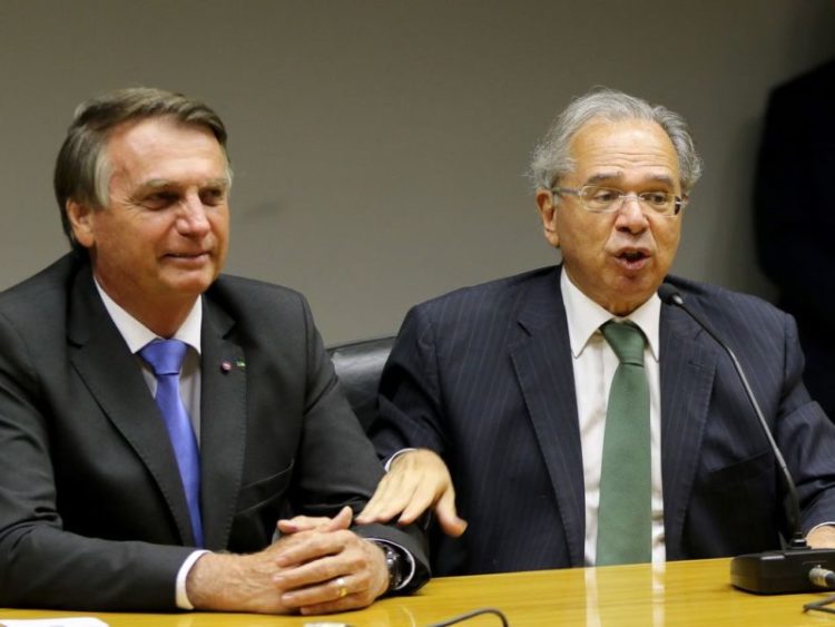 O presidente Jair Bolsonaro e o ministro da economia, Paulo Guedes.