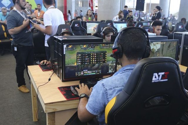 Bolsonaro anuncia nova redução de impostos para jogos eletrônicos