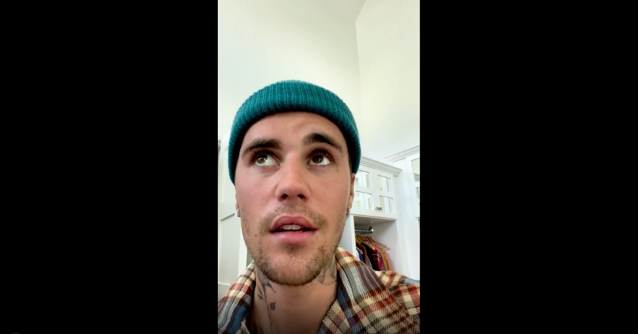 Cantor postou um vídeo em sus Instagram onde aparece com uma parte do rosto paralisada