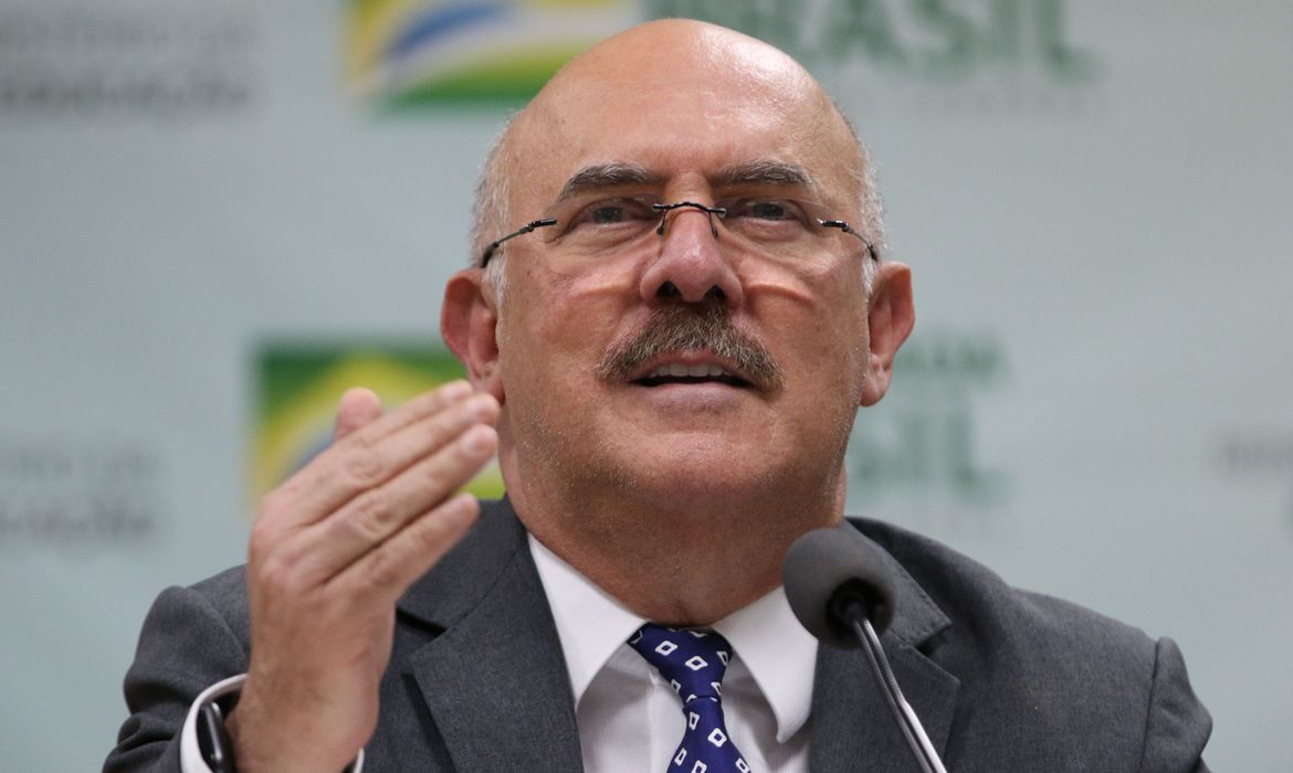 A Justiça Federal havia determinado a transferência imediata do ex-ministro para Brasília